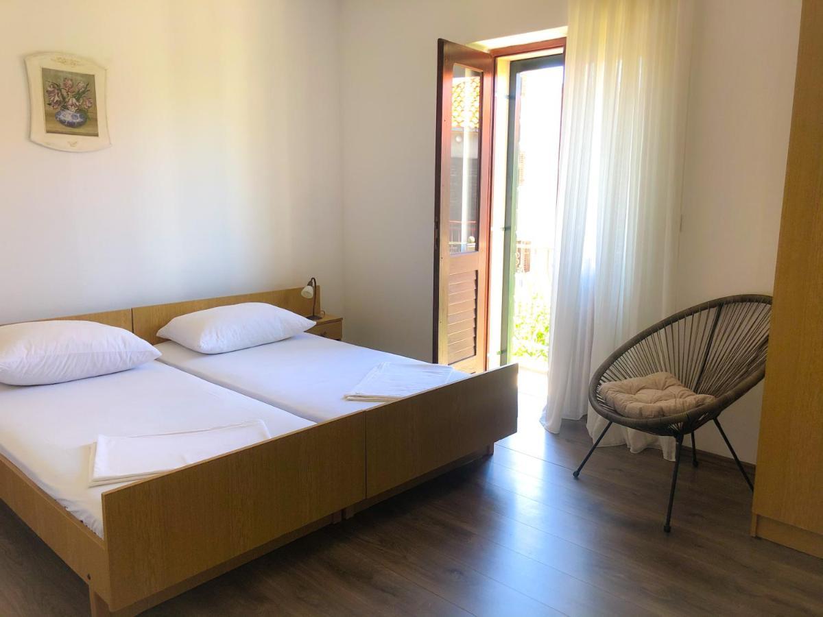 Apartmani Bepina Supetar Exterior foto