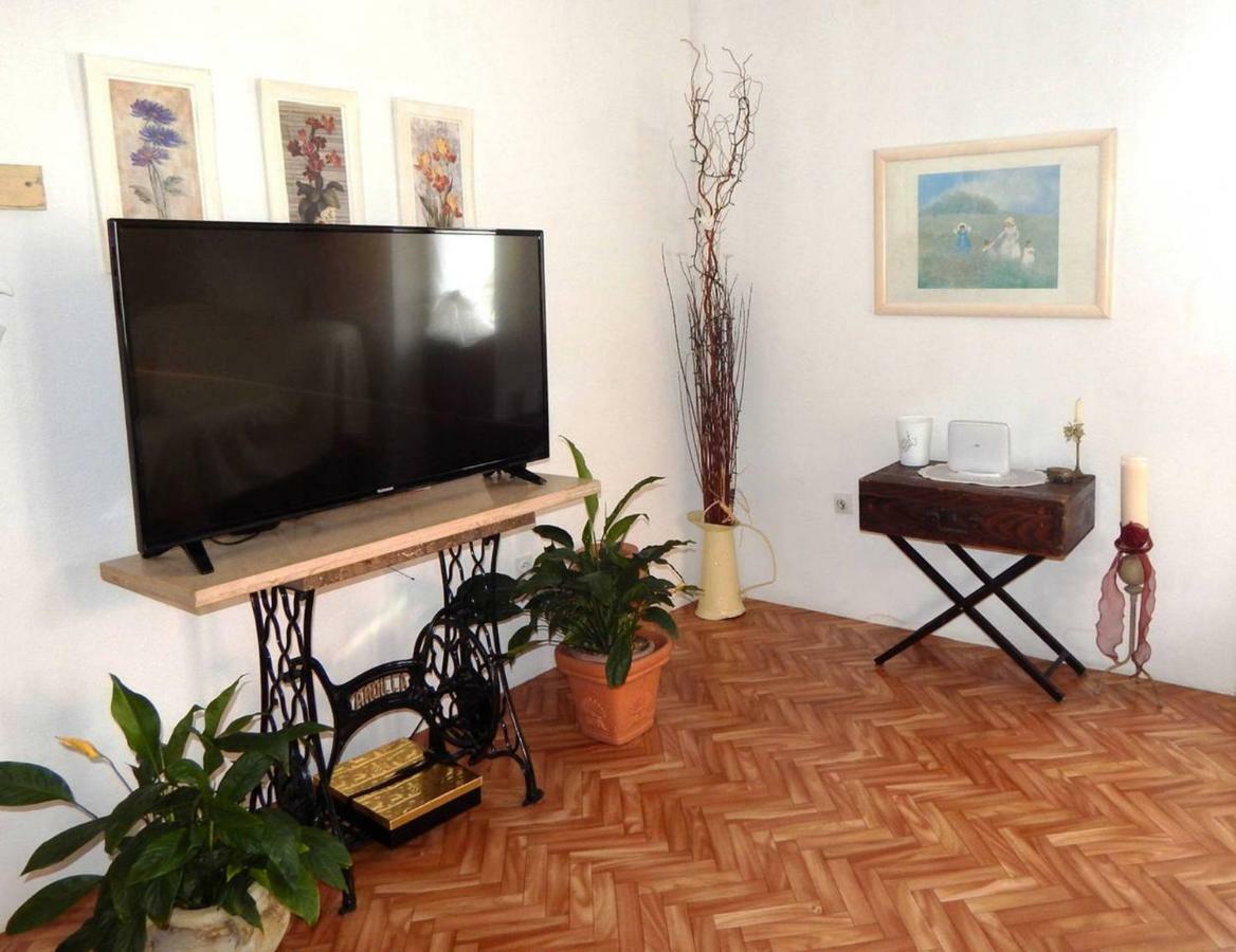 Apartmani Bepina Supetar Exterior foto